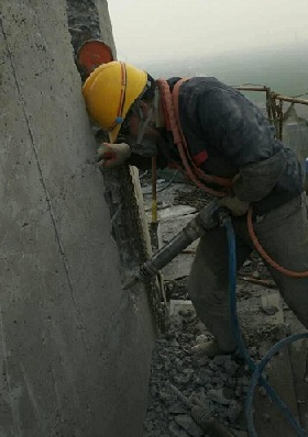 江苏拆除烟囱工程特点及安全保证措施