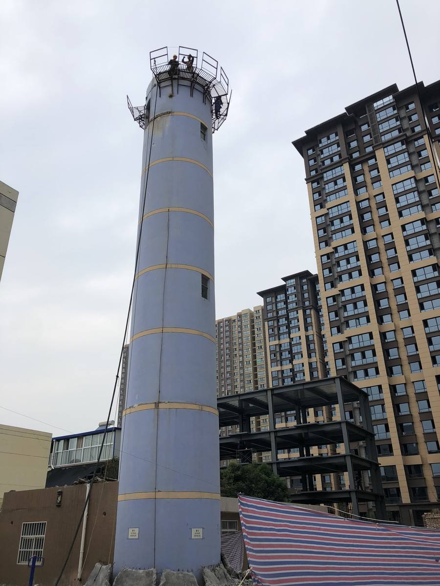 潍坊烟囱拆除为什么要请专业的拆除公司？