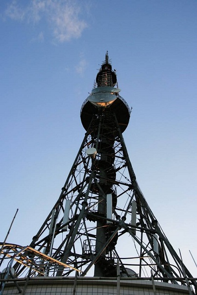 赣州电视塔架拆除施工环境复杂下的拆除方法？