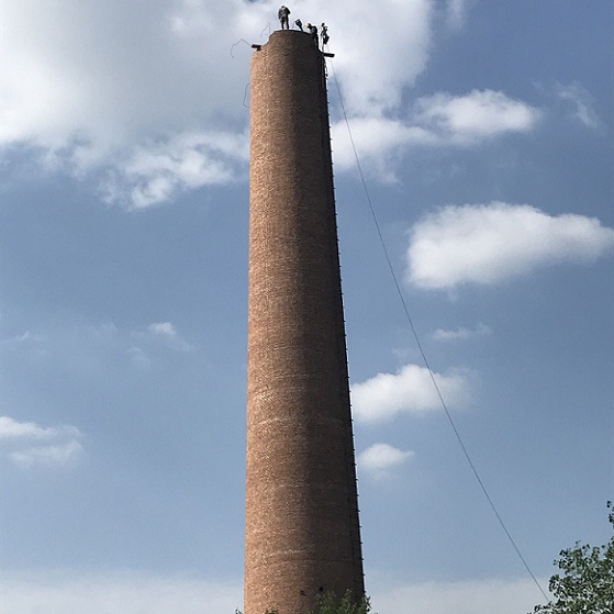 潍坊烟囱人工拆除-采用内顶升平台进行烟囱拆除方法