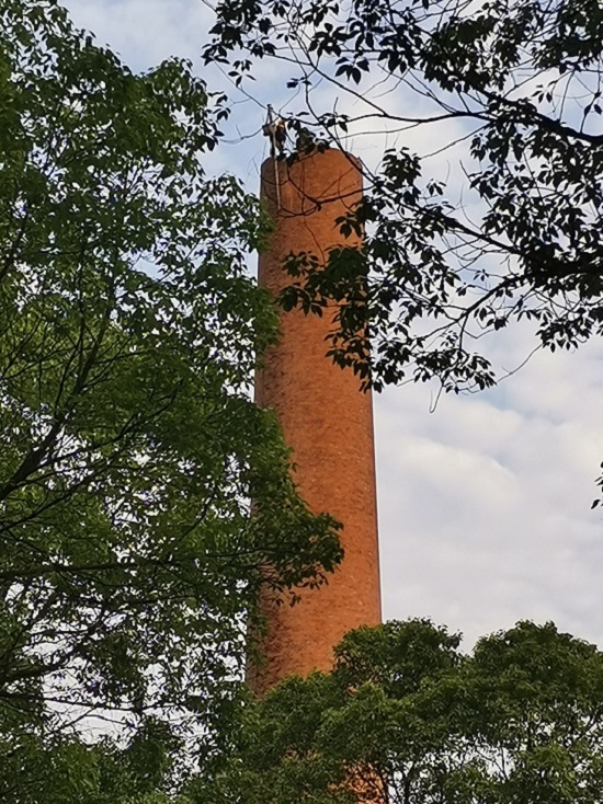 潍坊烟囱拆除在什么条件下进行人工拆除