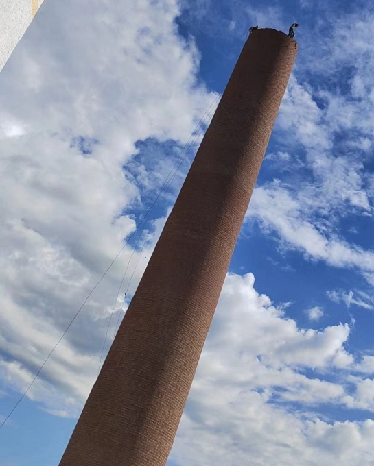 烟囱定向拆除爆破技术