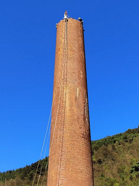 烟囱拆除公司：安全又高效，共筑美好环境