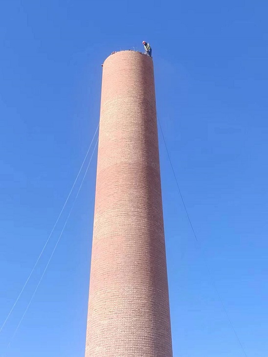 西安烟囱拆除公司:拥有丰富经验的专业拆除团队