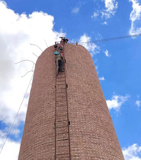 烟囱拆除:技术领先,服务至上,为环保贡献力量
