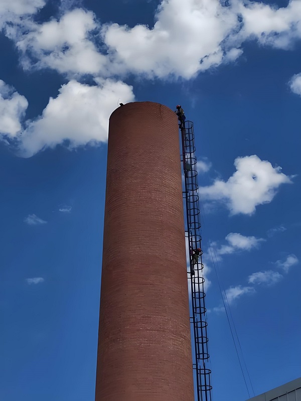 阿克苏废弃烟囱拆除公司：以精湛技艺，解工业遗留难题