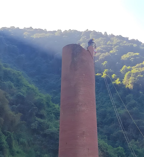 烟囱拆除的几种常见方式：技术、安全与环保的博弈