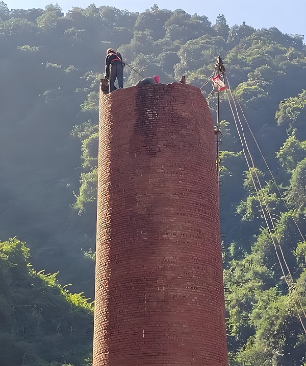 烟囱拆除：资质与安全并重的“高空挑战”